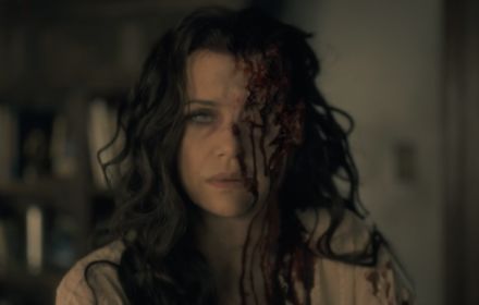 Kate Siegel in Haunting of Hill House