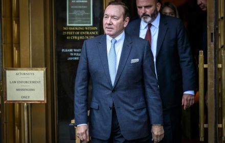 Kevin Spacey bij rechtszaal