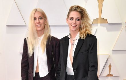 Een foto van Kristen Stewart en haar verloofde Dylan Meyer.