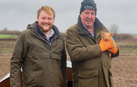 Een foto van Jeremy in het nieuwe seizoen van Clarkson's Farm