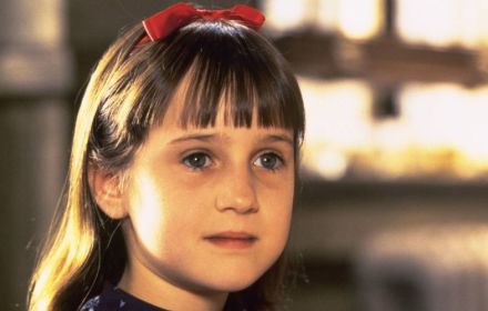 Een foto van Mara Wilson als Matilda in 1996.