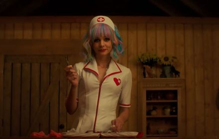 Een still uit Promising Young Woman.