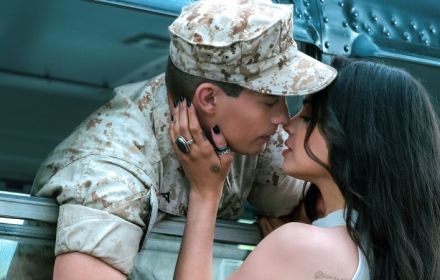 Still uit 'Purple Hearts'