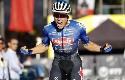 Een still uit de trailer voor 'Tour de France: Unchained'.