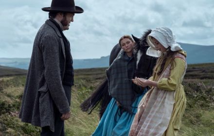 Een still uit de trailer voor The Wonder.