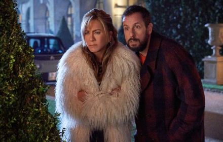 Een still uit de trailer voor Murder Mystery 2.