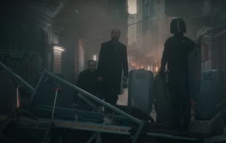 Een still uit de trailer voor Hot Skull.