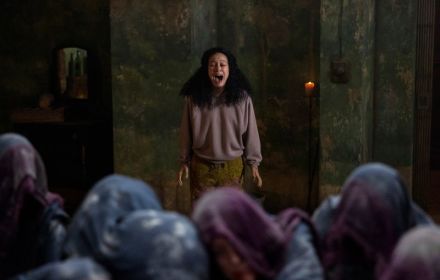 Een still uit de trailer voor The Midnight Club.