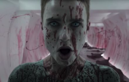 Nieuwste trailer sci-fi serie 'Raised by Wolves' door Ridley Scott