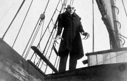 Een foto van Nosferatu in de film uit 1922.