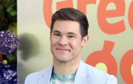Een foto van Adam DeVine.