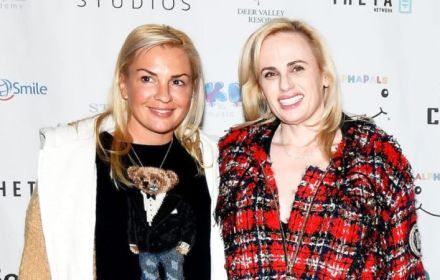 Een foto van Rebel Wilson en haar nieuwe vriendin.