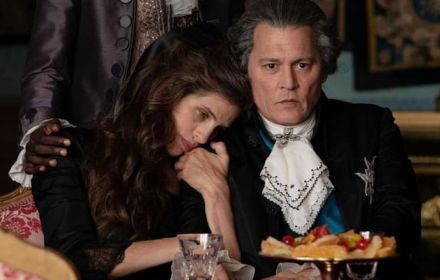 Een foto van Johnny Depp en Maïwenn in Jeanne du Barry
