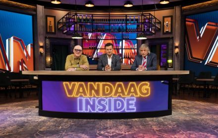 Een foto van Rene van der Gijp en Johan Derksen en Wilfried Genee bij Vandaag Inside