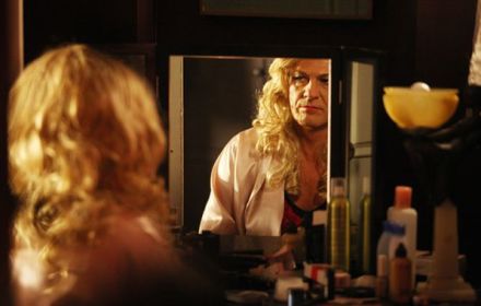 Sean Bean als de transgender Tracie in Accused: Tracie's Story.