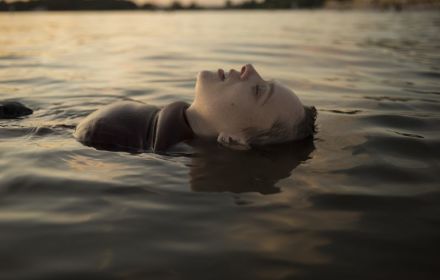 Serie 'Unorthodox' over Joodse Deborah Feldman donderdag op Netflix 