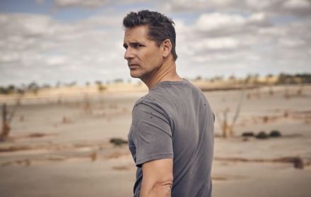 Een promo-afbeelding van Eric Bana in The Dry