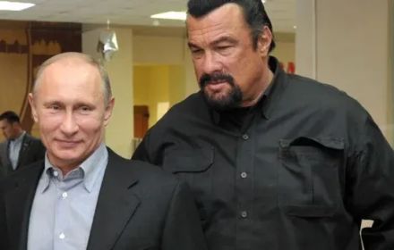 Een foto van Steven Seagal en Vladimir Poetin.