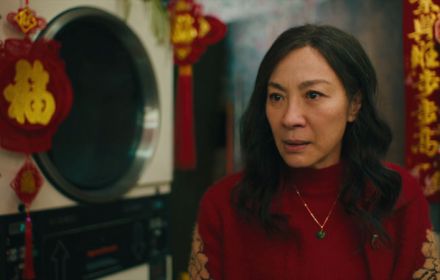 Een foto van Michelle Yeoh in Everything Everywhere All at Once.