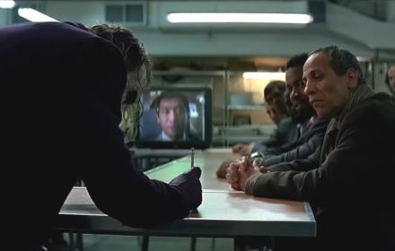 Een foto van Heath Ledger als The Joker in de potloodscene.