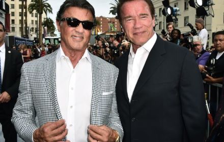 Een foto van Arnold Schwarzenegger en Sylvester Stallone.