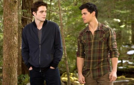 Taylor Lautner en Robert Pattinson in Twilight.