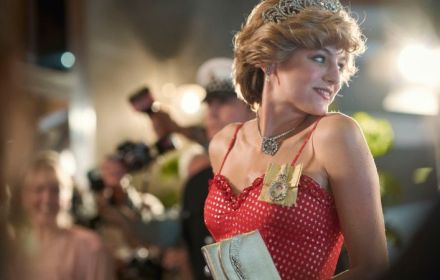 Emma Corrin als Diana