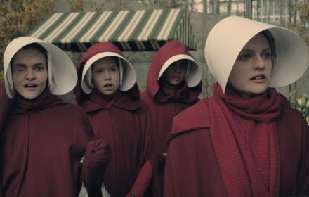 Een still uit The Handmaid's Tale