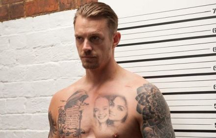 Scene uit The Informer