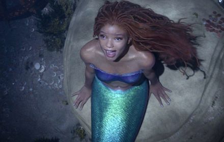 Halle Bailey als Ariel in de trailer.