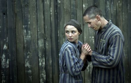 Still uit 'The Tattooist of Auschwitz'