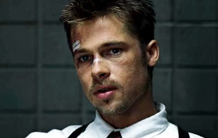 Brad Pitt en Morgan Freeman in Se7en.