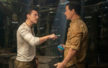 Tom Holland en Mark Wahlberg in Uncharted.