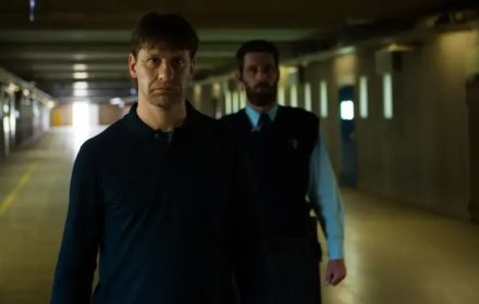 Een foto van Gijs Naber als Willem Holleeder in Judas. 