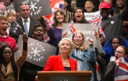 Still uit 'Years and Years'