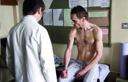 Een foto van Michael Fassbender in Hunger.