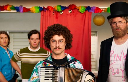 Een scene uit Weird: The Al Yankovic Story'.