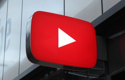 Youtube logo aan gebouw